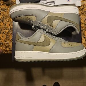 Nike Air Force 1 07 LV8 Dark Stucco Medium Olive FJ4170-002 Size 8.5 Men's